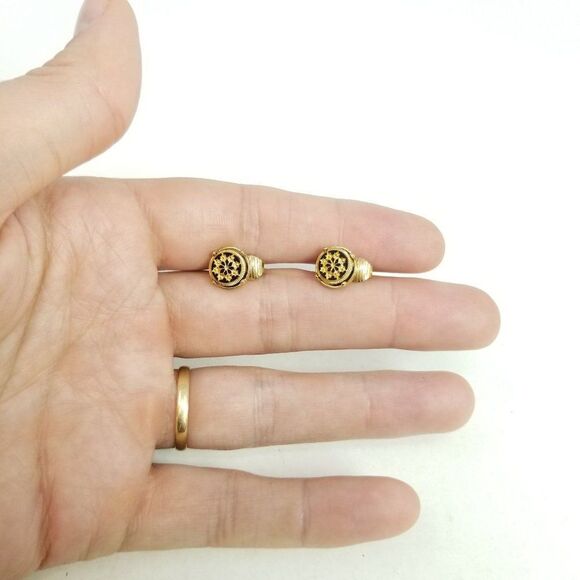Vintage Avon Black and Gold Tone Floral Design Round Clip On Earrings, Small - Picture 4 of 6